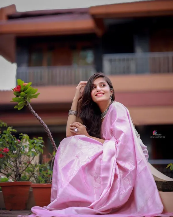 Pink_Woven_Kanjivaram_Silk_Saree_with_Saree_Cover